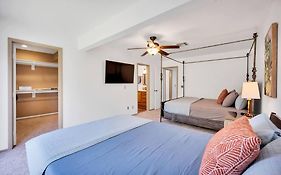 Centrally Located Spacious Vacation Hom 13 M Strip